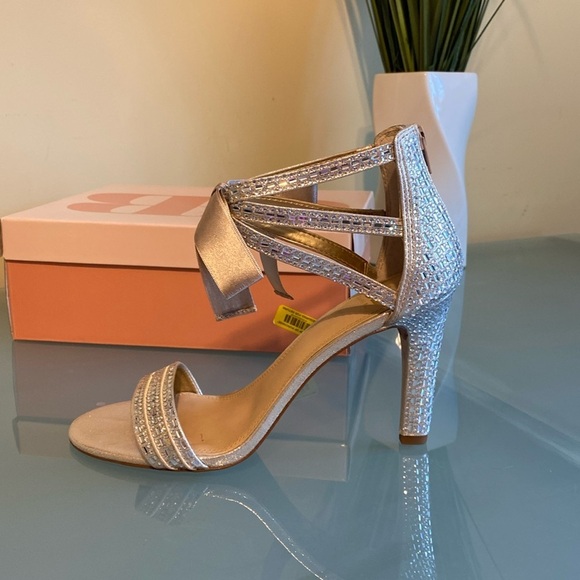 Gianni Bini Shoes - NEW Gianni Bini Gold Strappy Heels with Luxe Sequins 9.5 Wedding Guest Bridal